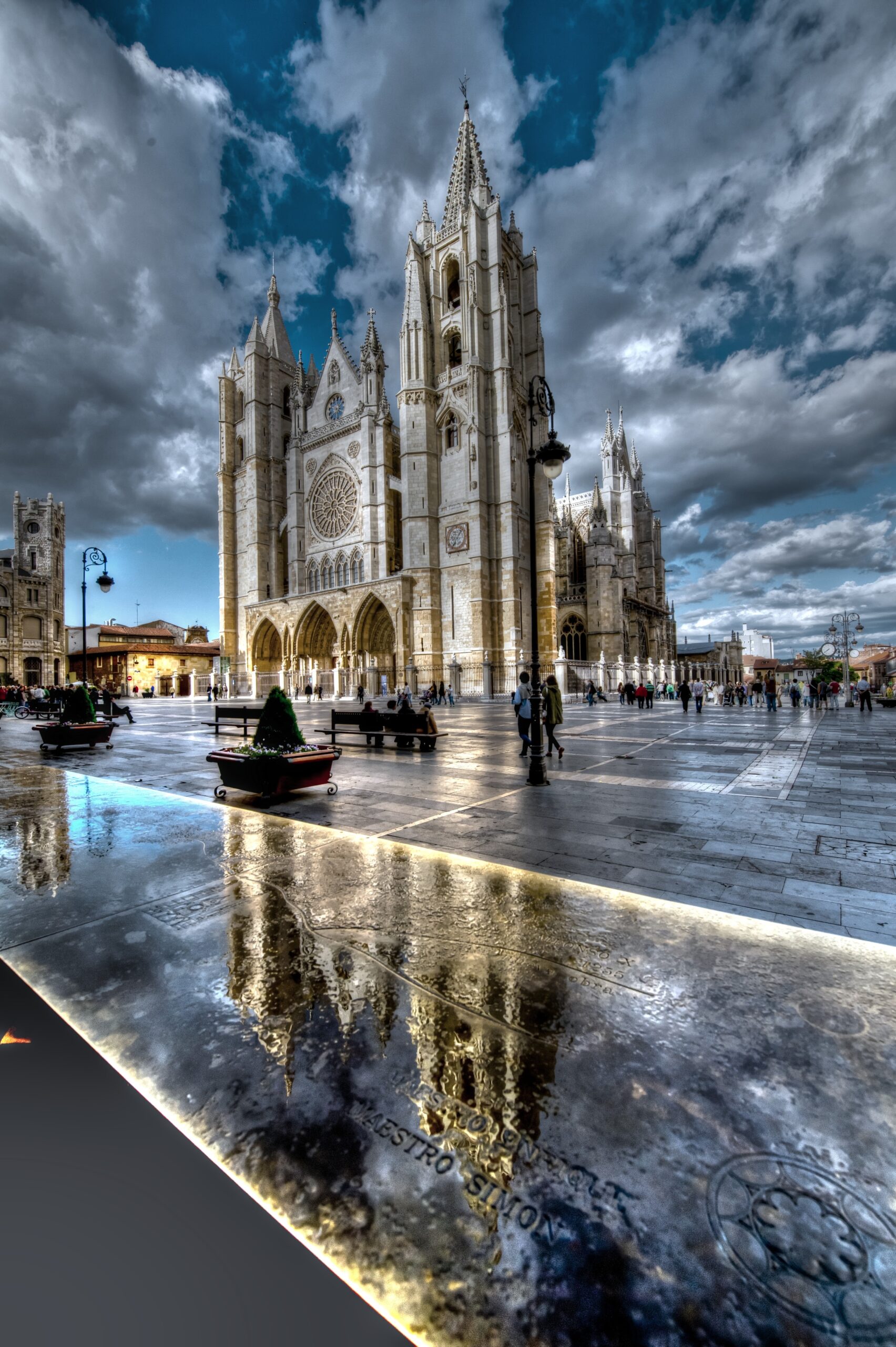 Catedral de León de noche