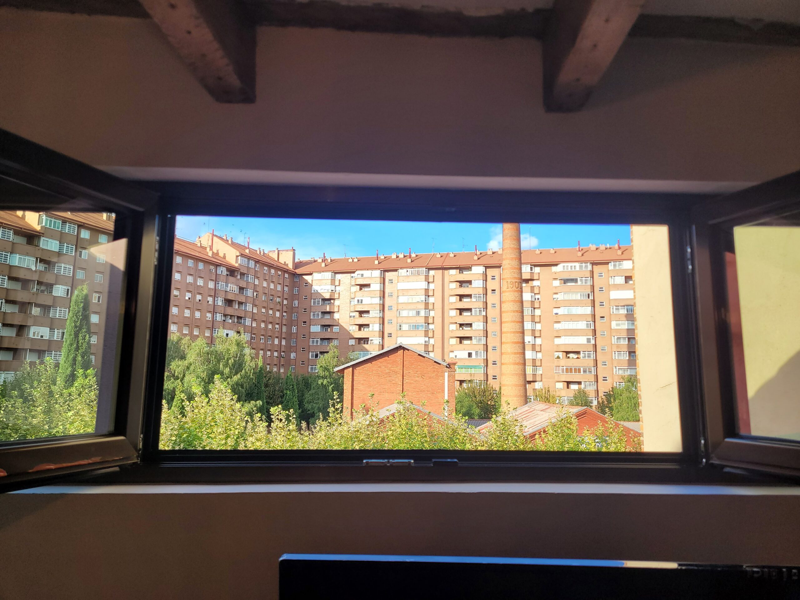 Ático entrevías ventana