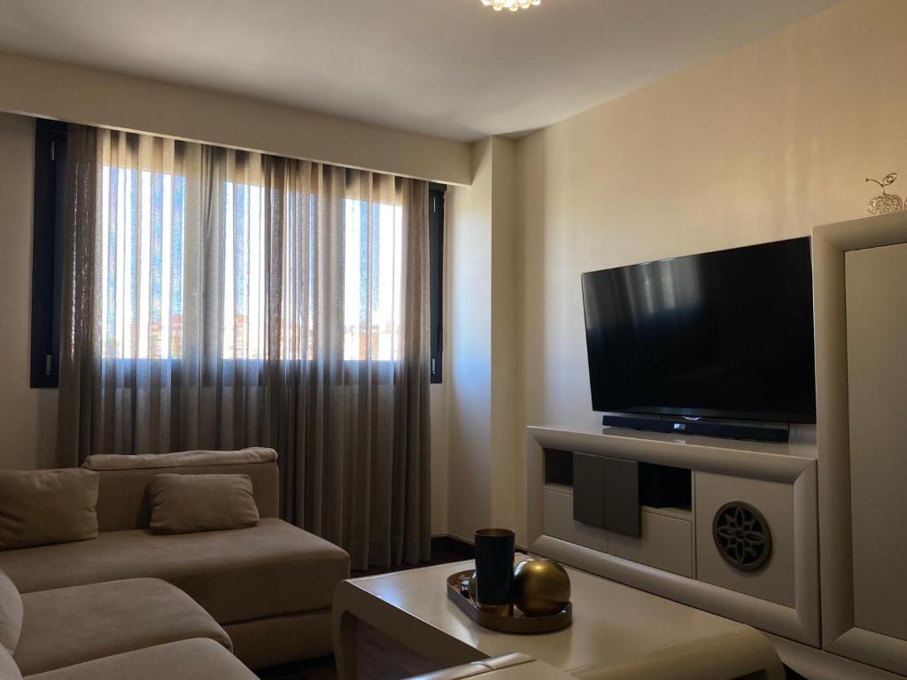 SALA DE ESTAR CON TV