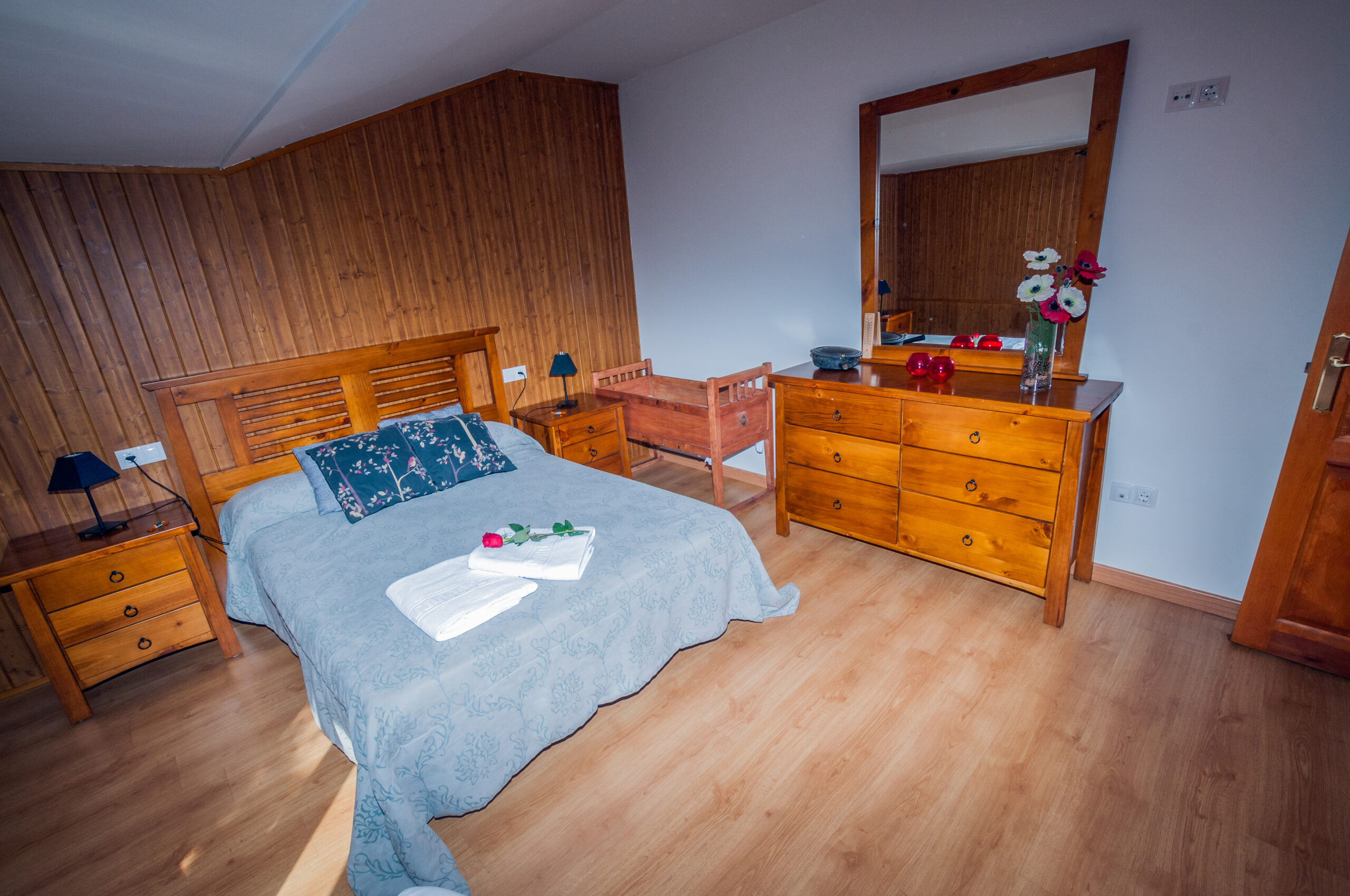 HABITACIÓN CAMA GRANDE
