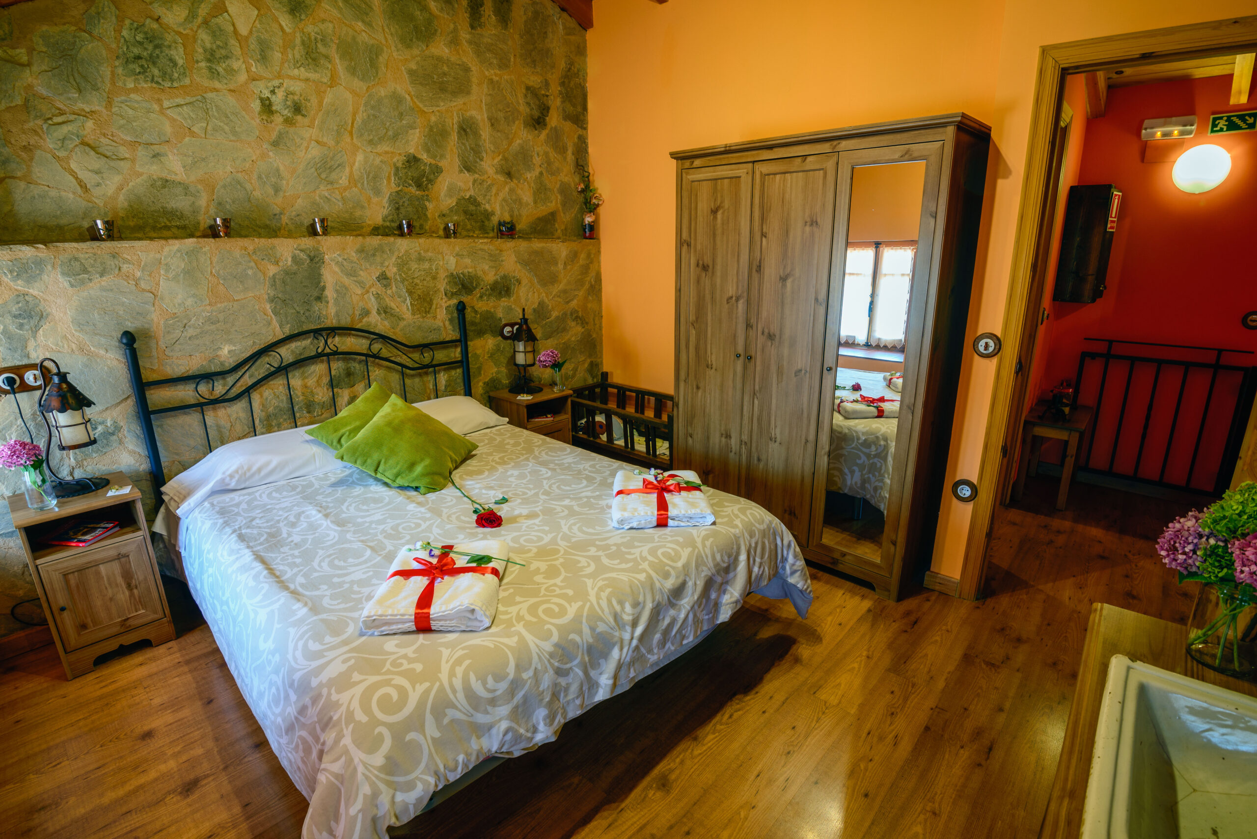 HABITACIÓN CAMA GRANDE