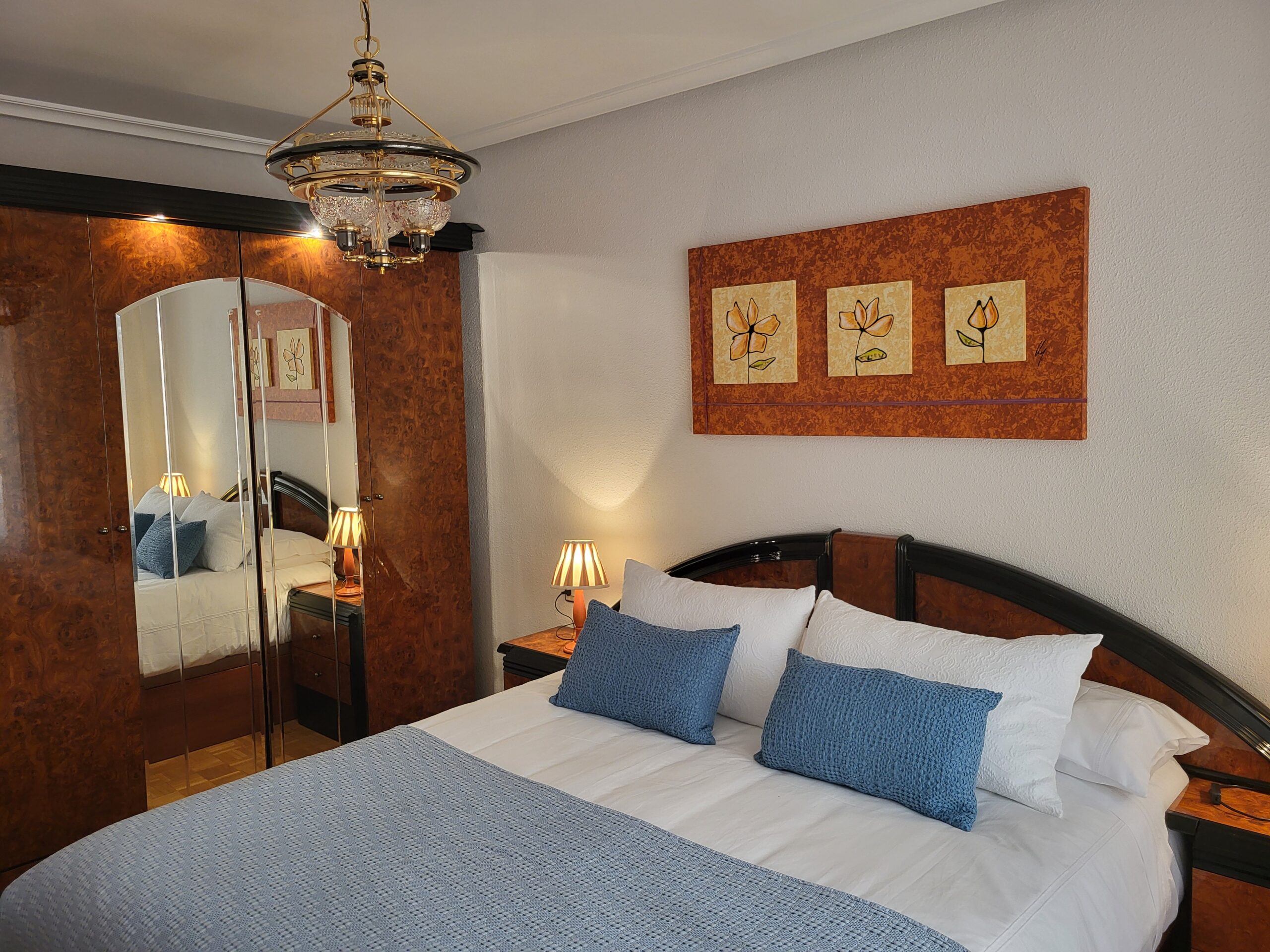 Habitación cama grande – VuT Reina y Santa (2)