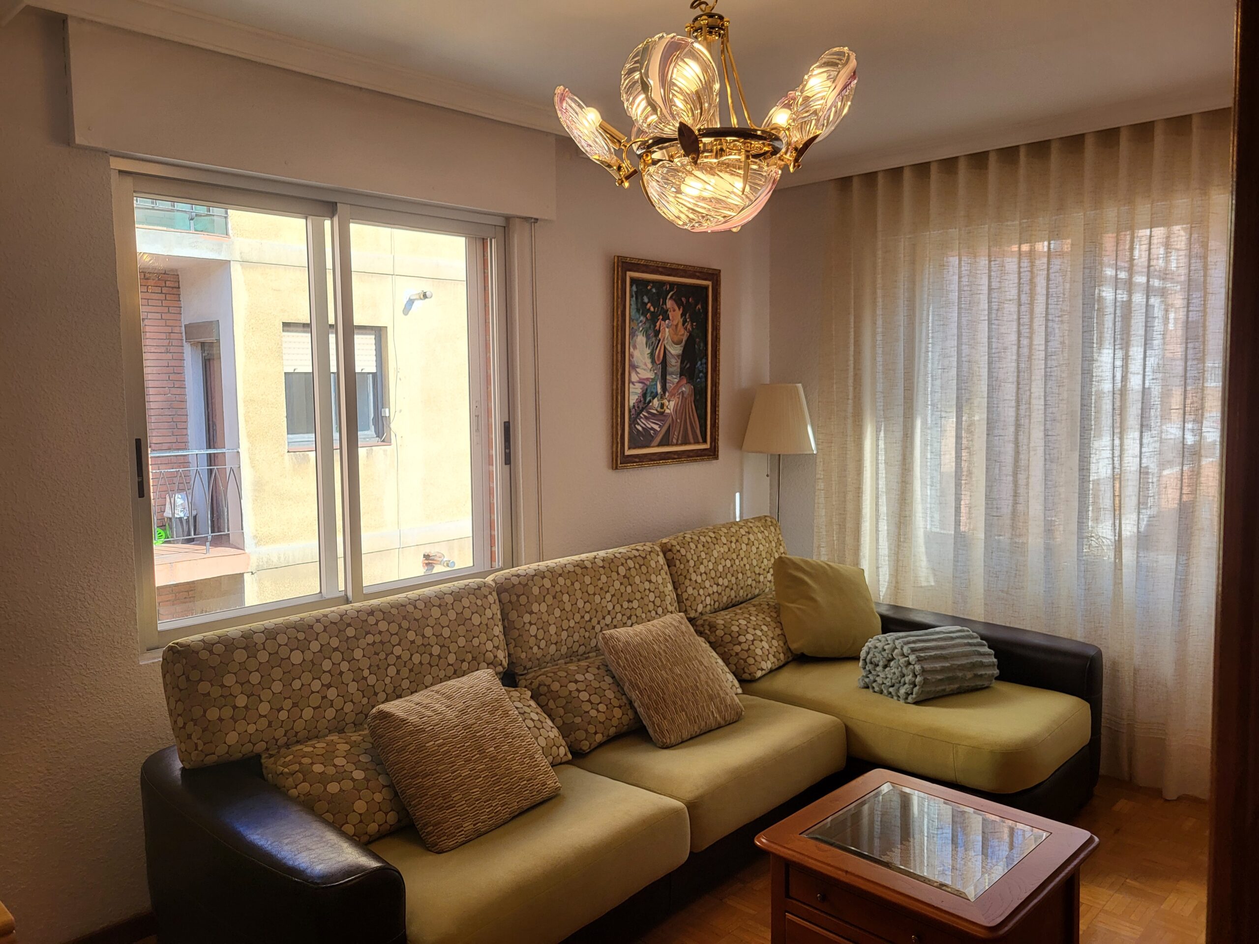 Salón – VuT Reina y Santa (2)