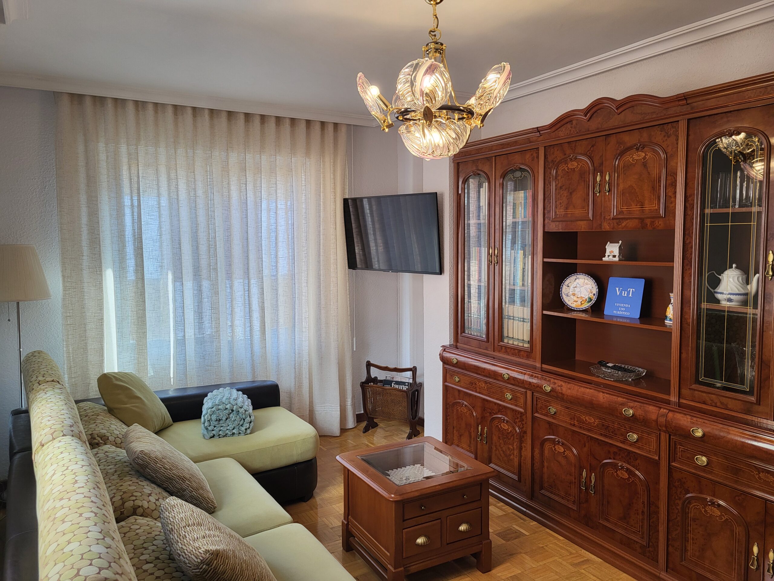 Salón – VuT Reina y Santa (3)